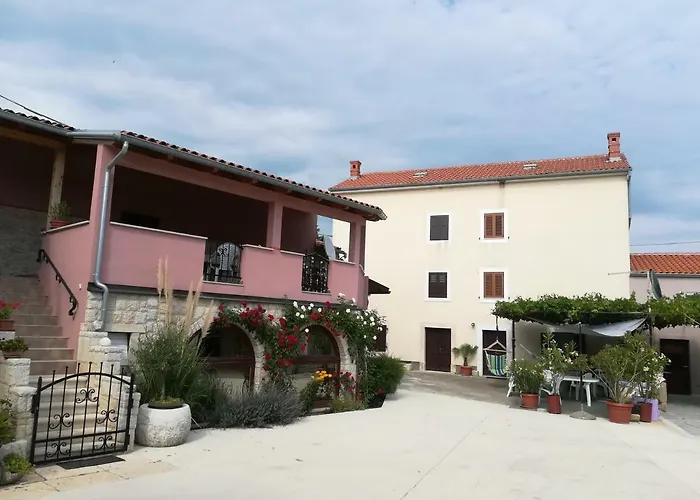 Jolly Apartment *